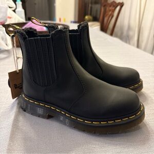 Dr. Martens fleece lined Black Chelsea Boots size 6 women’s (size 5 men’s)